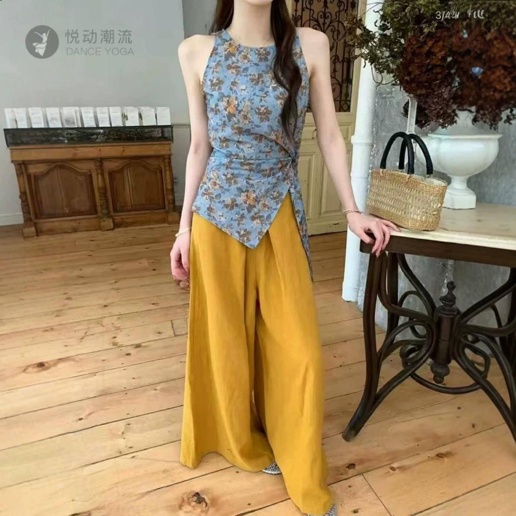 蓝色碎花系带袖背心配高腰垂感女