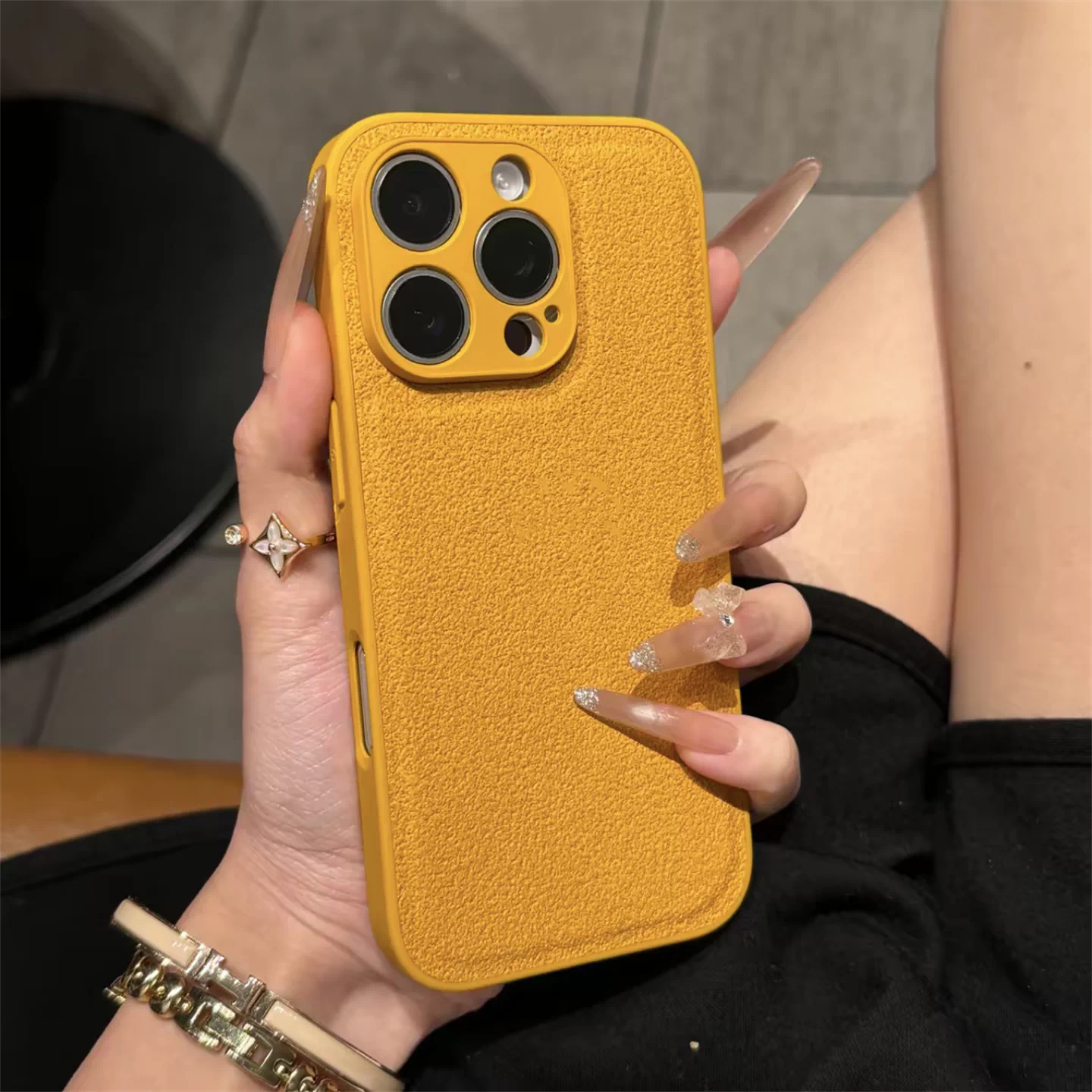 小众高级黄色皮质适用iphone17promax手机壳苹果13秋冬12保护套14Pro简约11新款15ProMax全包防摔16男女款