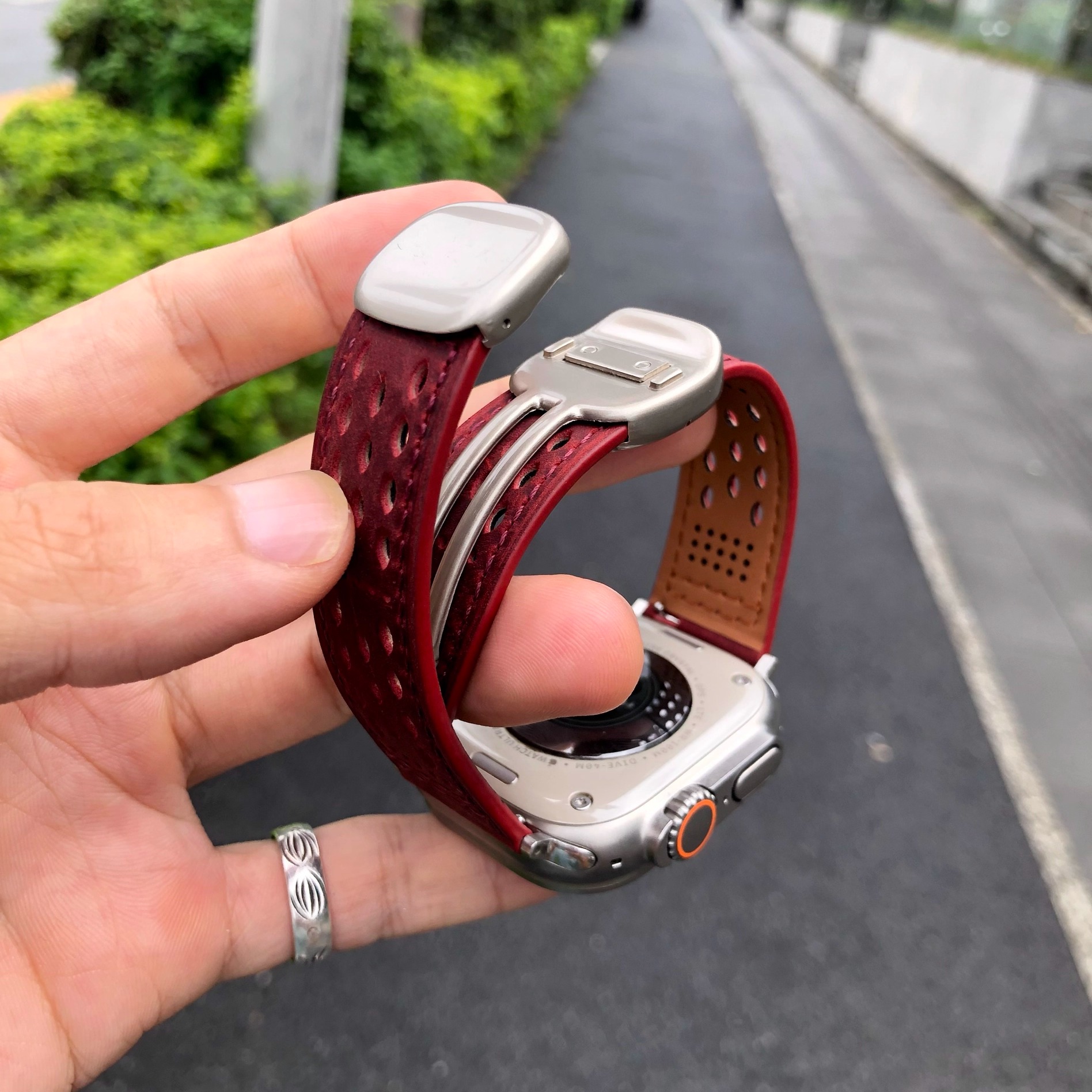 新款圆滑扣 适用苹果手表applewatch表带磁吸扣s10洞洞镂空真皮夏