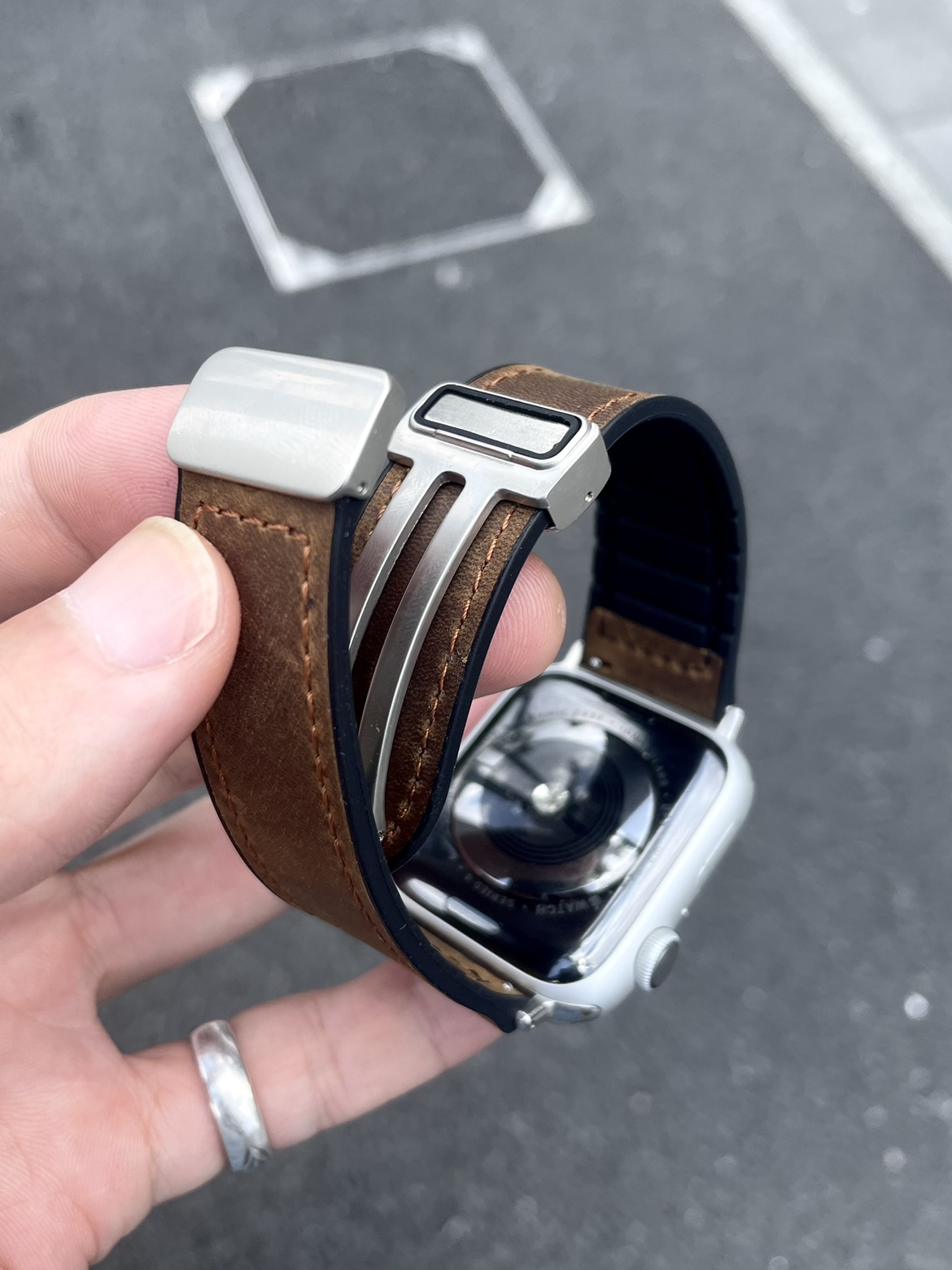 卡客表带 银扣疯马纹皮适用苹果手表iwatch表带s98765磁吸扣ultra