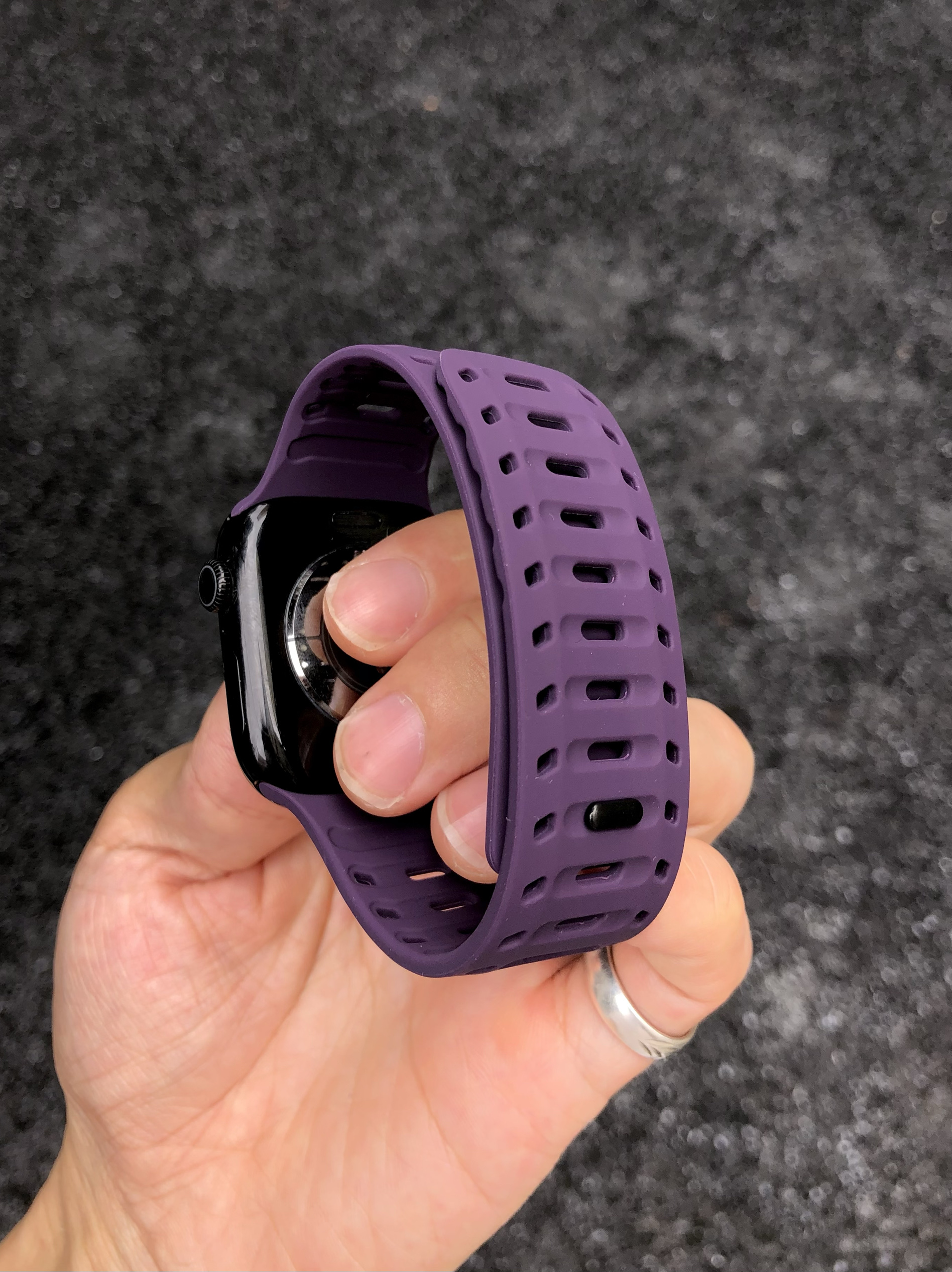 24加宽 新款磁吸适用苹果applewatch手表表带s10按扣98洞洞硅胶