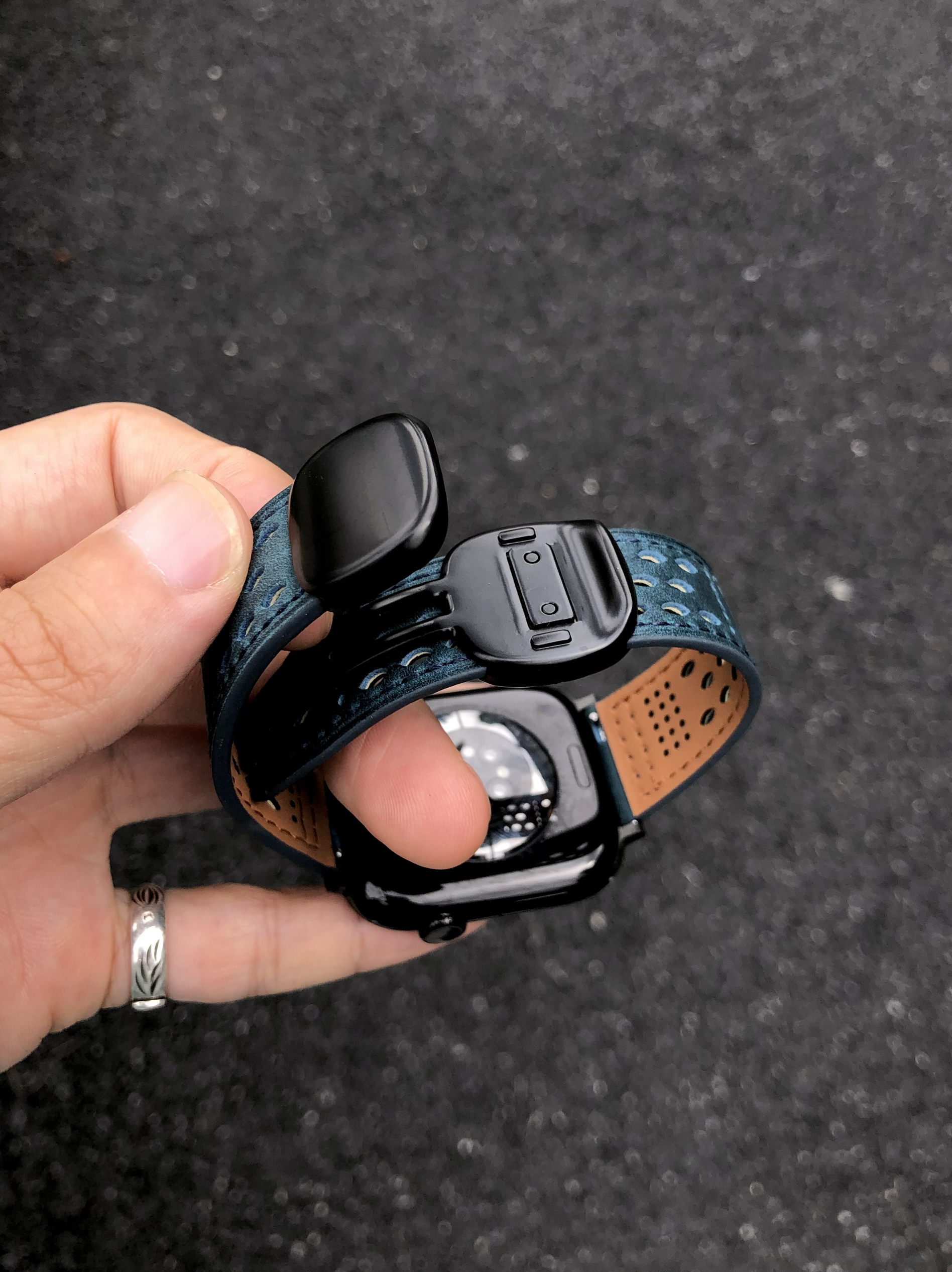 新款圆滑扣 适用苹果手表applewatch表带磁吸扣s10洞洞镂空真皮夏