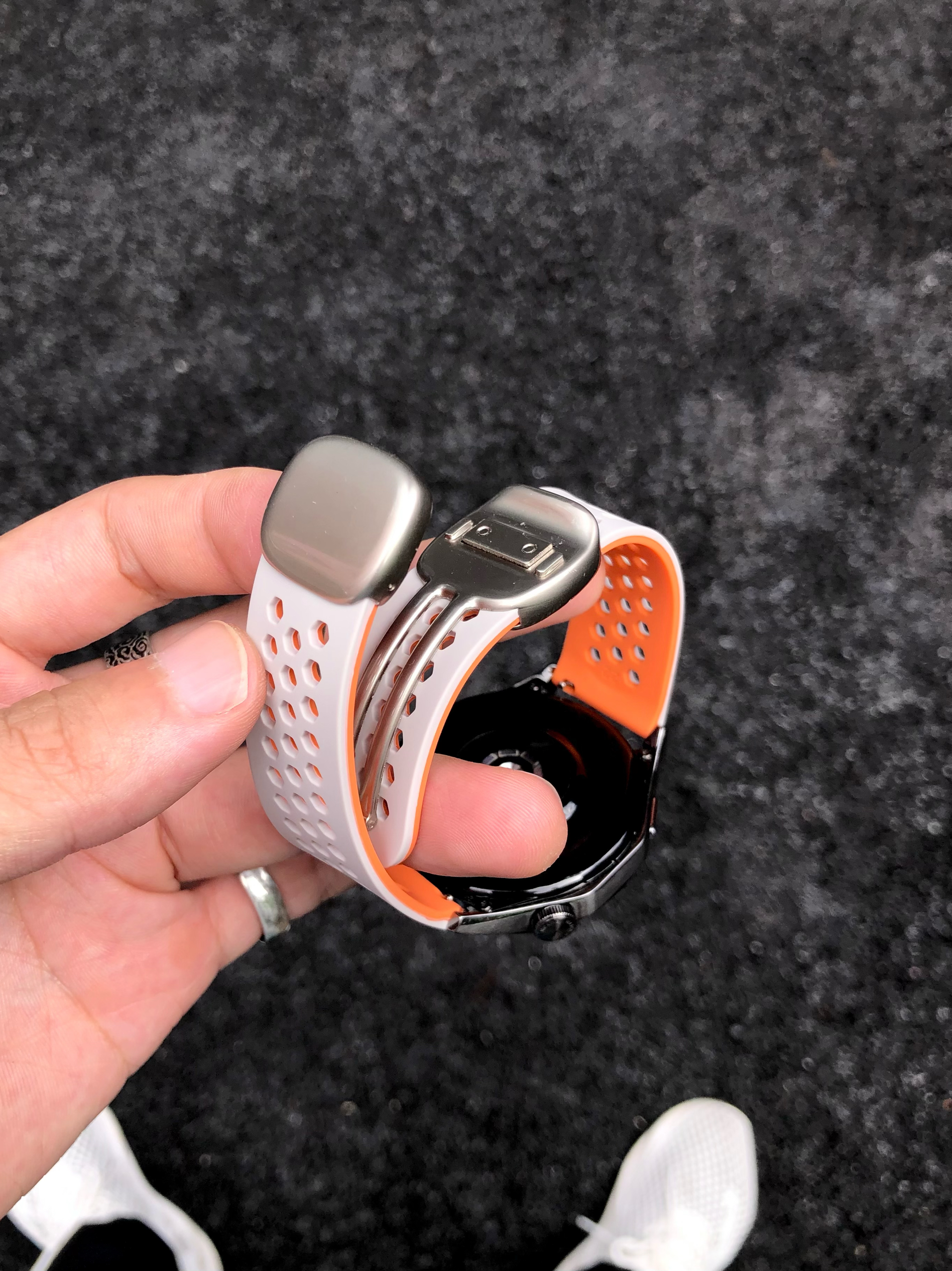 卡客风暴 磁吸圆滑扣适用华为GT5手表表带GT4洞洞硅胶watch3小米