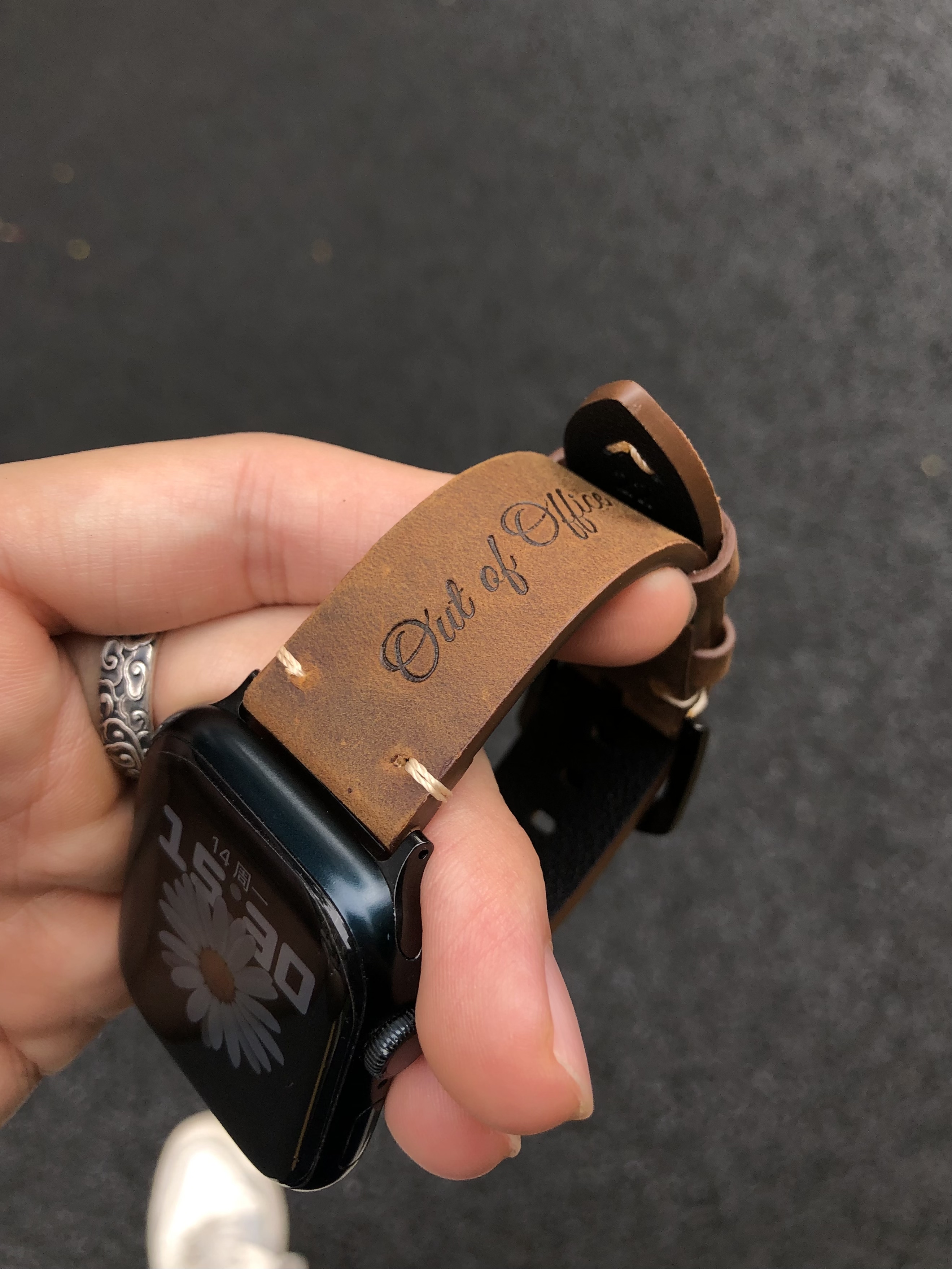 压花疯马皮浮雕iwatch表带