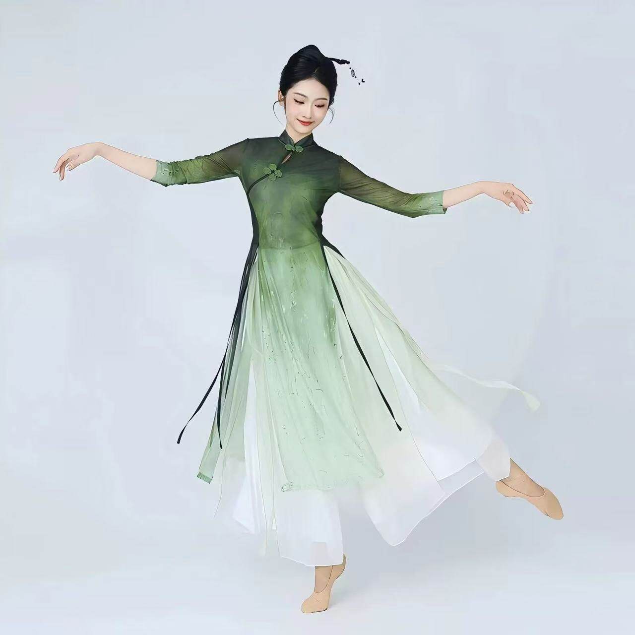 中国风古典舞演出服新中式改良旗袍纱衣女绿色广场舞表演服练功服