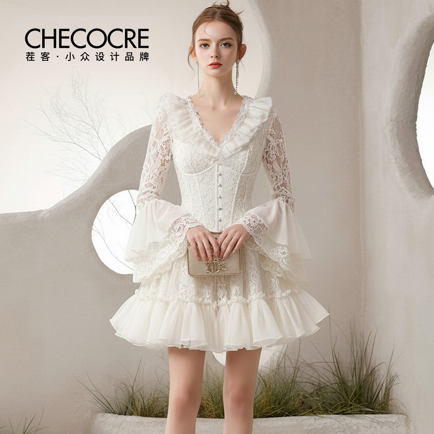 茬客V领蕾丝喇叭袖蓬蓬裙