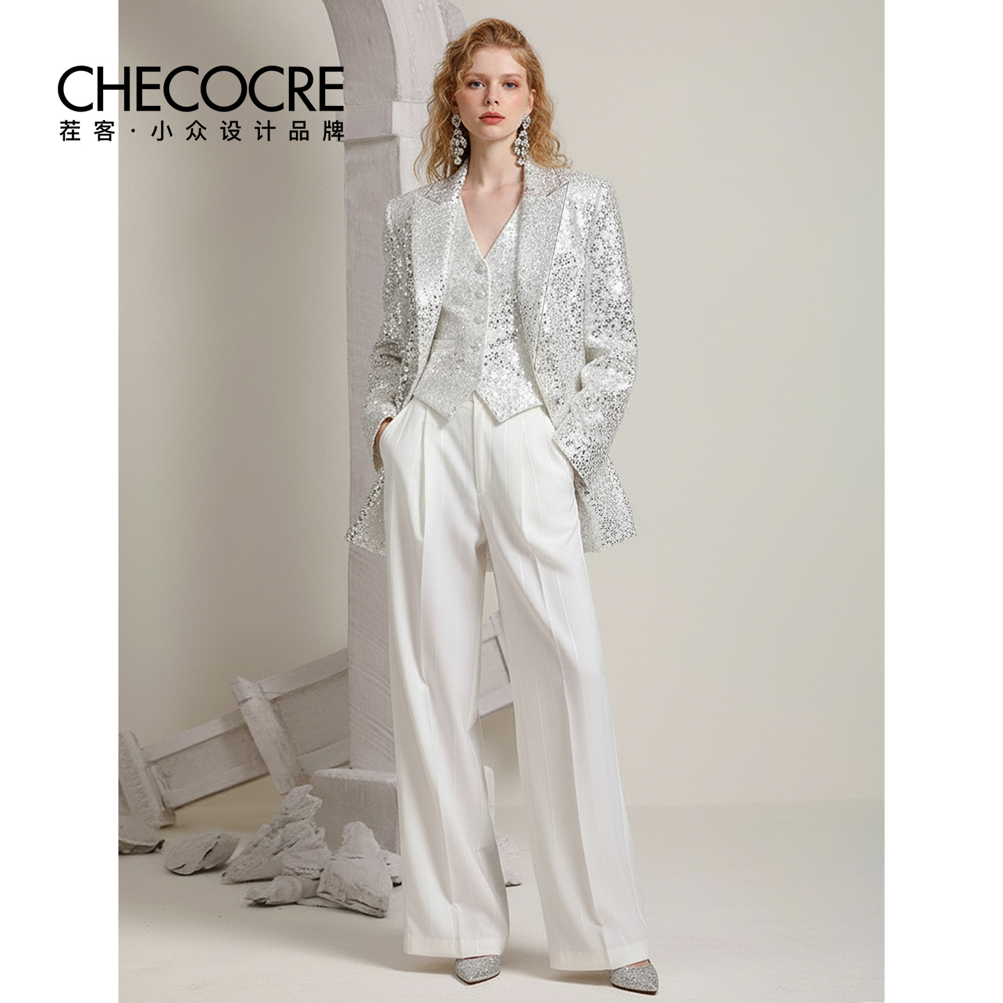 茬客西装领银色珠片直筒裤