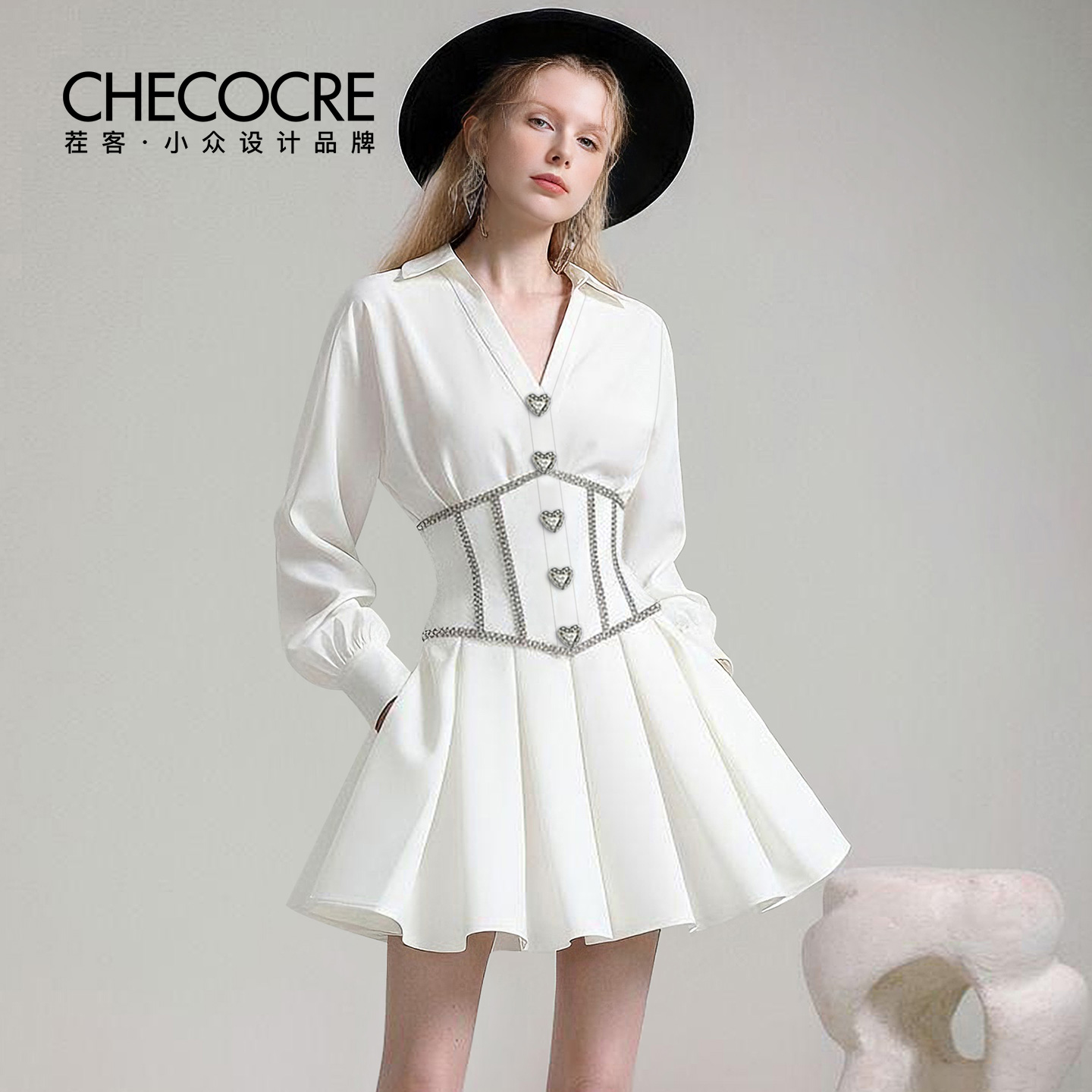 茬客V领衬衫袖钻条短裙