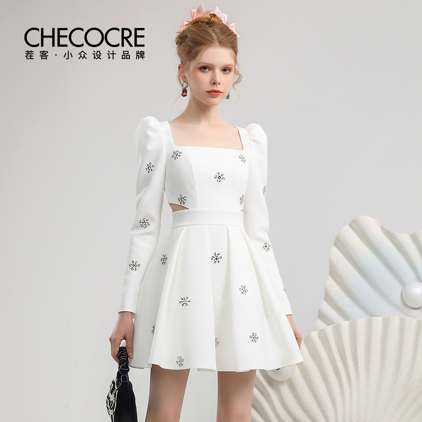 茬客新款方领露腰钻饰短裙