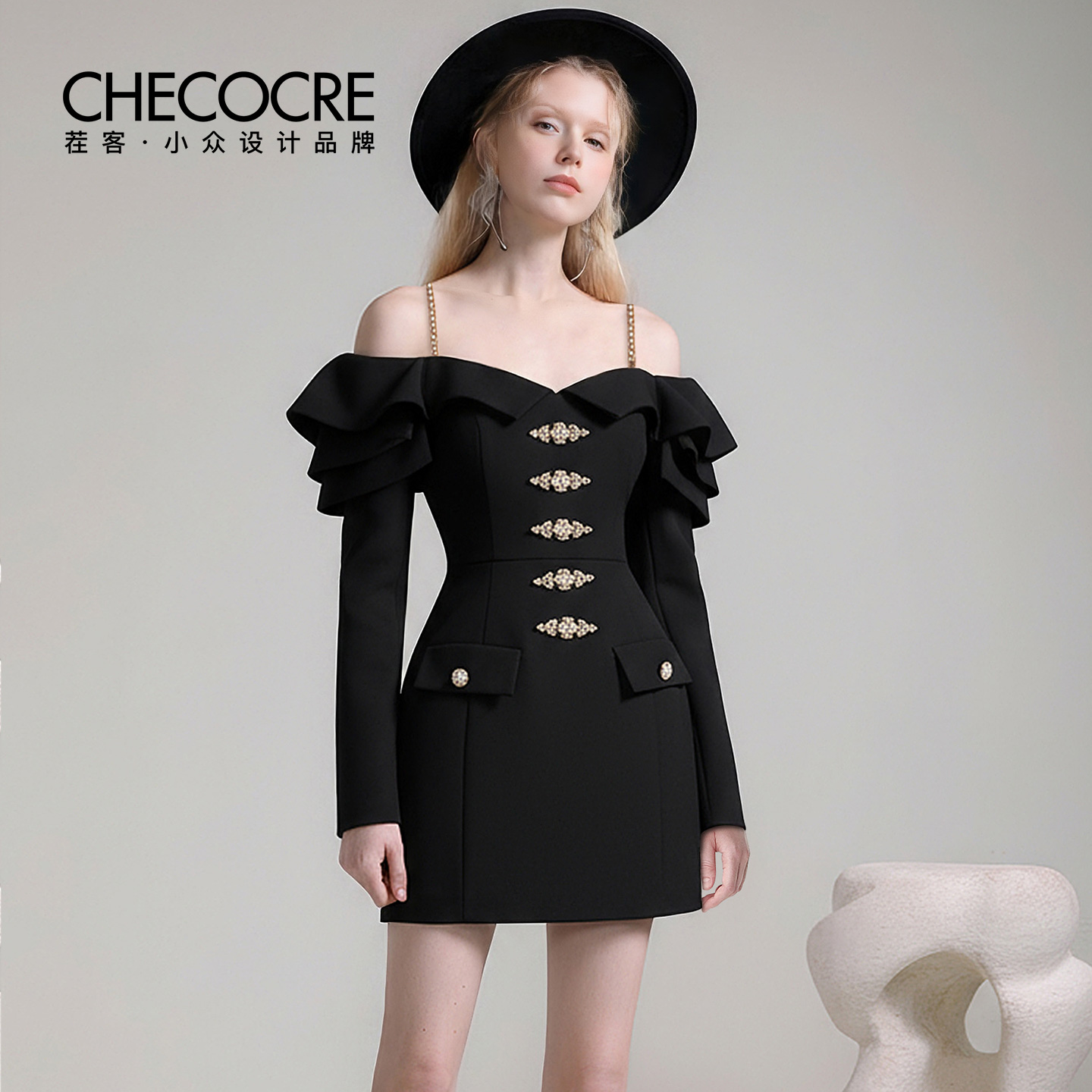 茬客一字肩荷叶边链条短裙