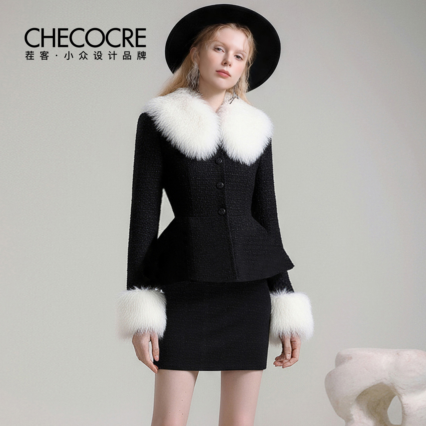 娃娃领拼接毛毛上衣短裙