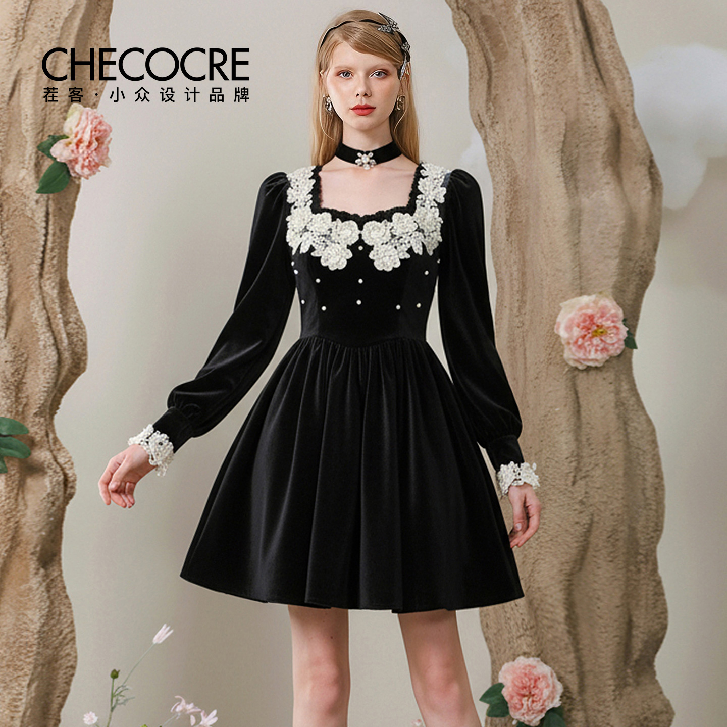 茬客方领花朵收腰丝绒裙