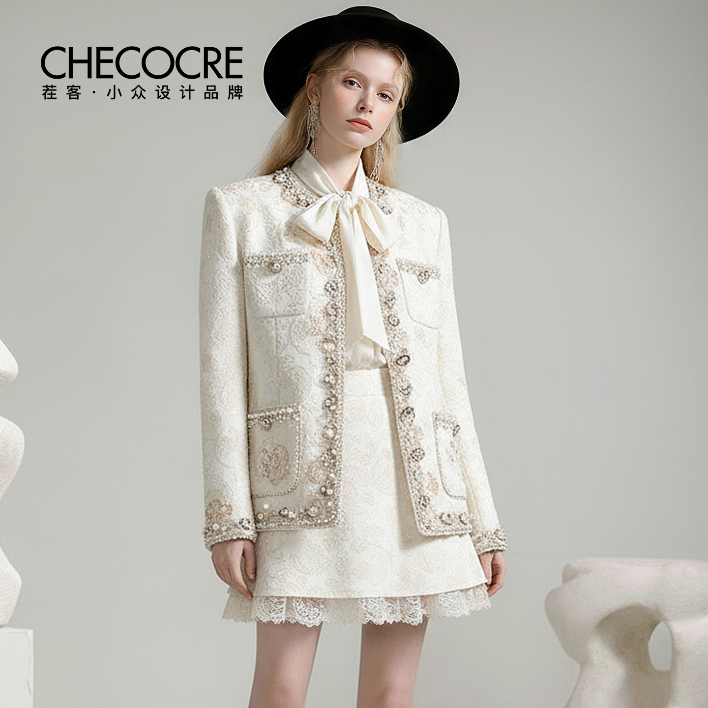 茬客圆领织带钻饰外套半裙