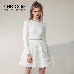 简约连衣裙2025秋新款 法式 圆领钻饰收腰花朵短裙 冬日诗篇 茬客