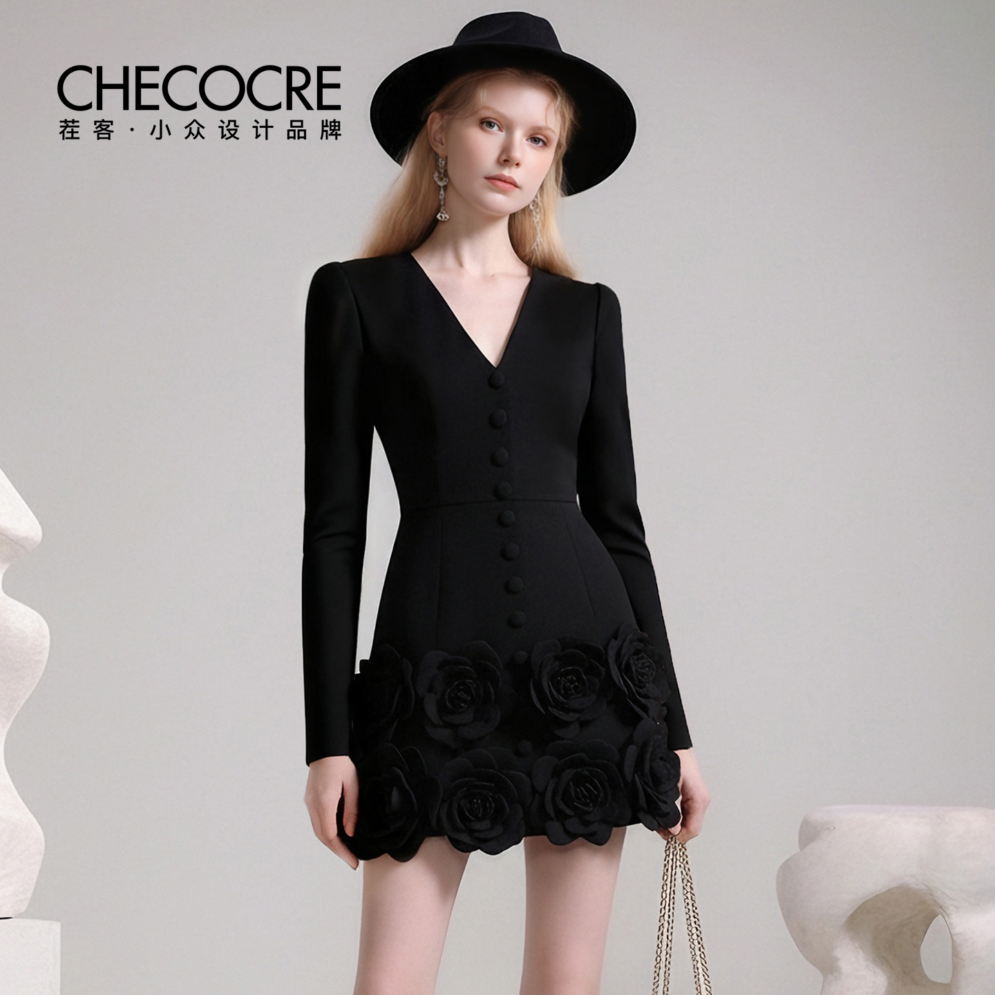 茬客V领立体花朵单排扣短裙