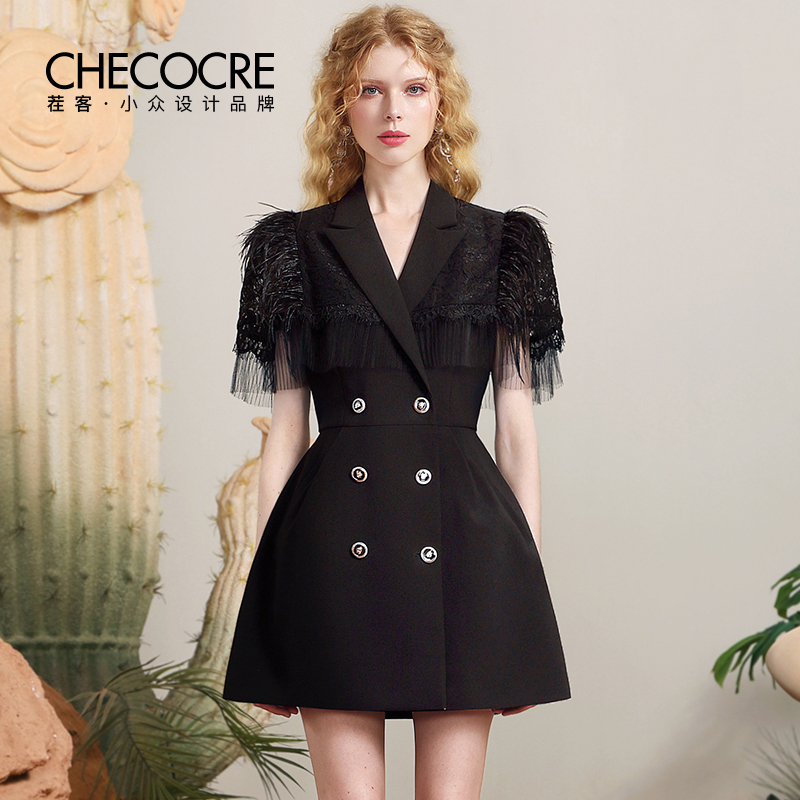茬客设计感羽毛拼接黑色西装裙