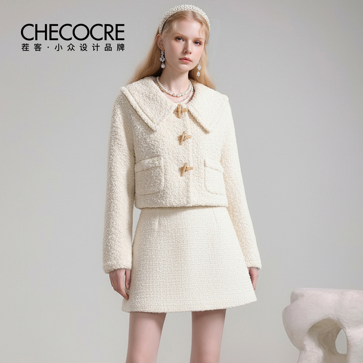 温柔少女风翻领牛角扣上衣A字裙