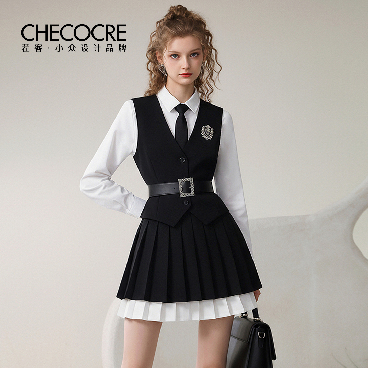 茬客翻领收腰马甲撞色百褶裙