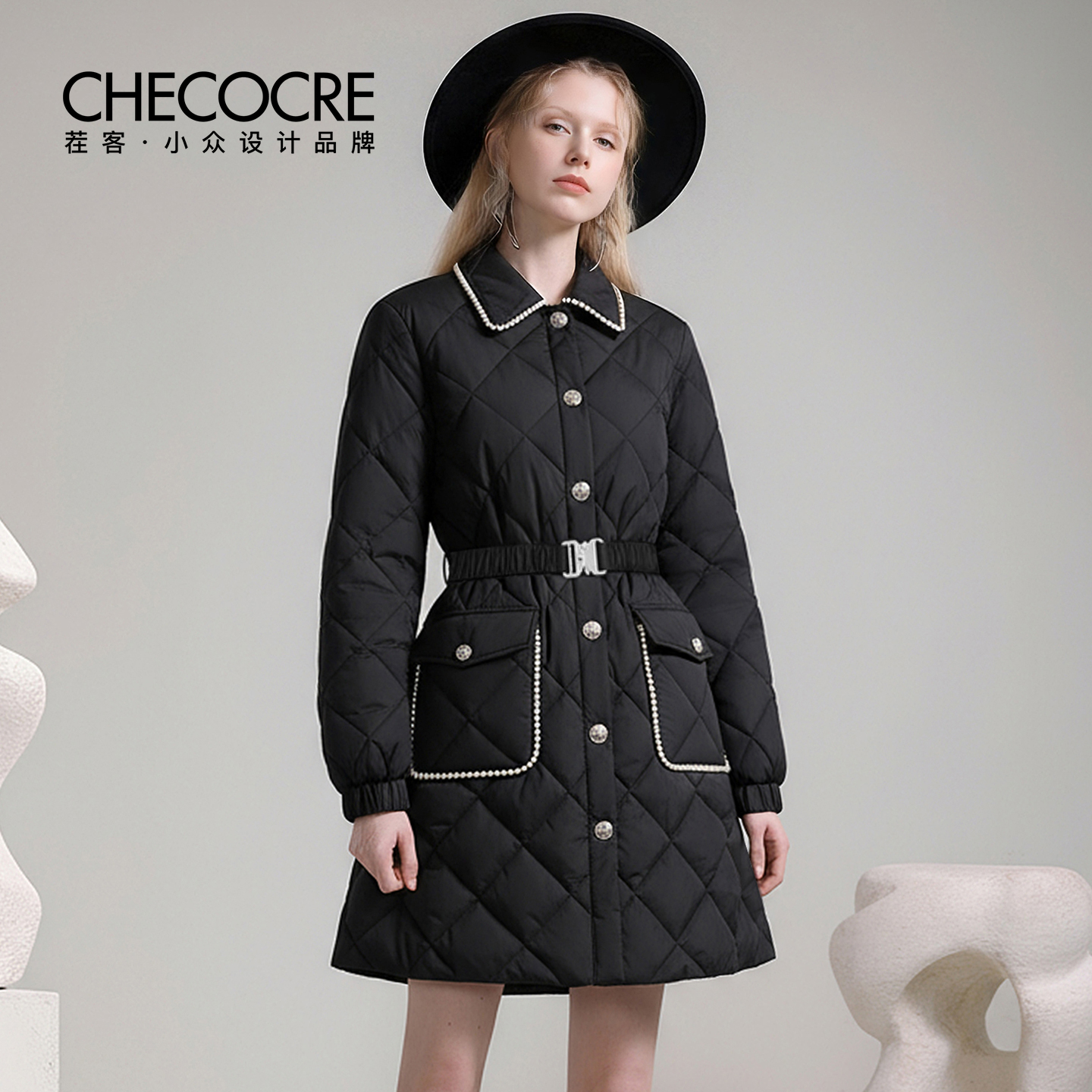 茬客翻领珍珠钻扣菱格外套