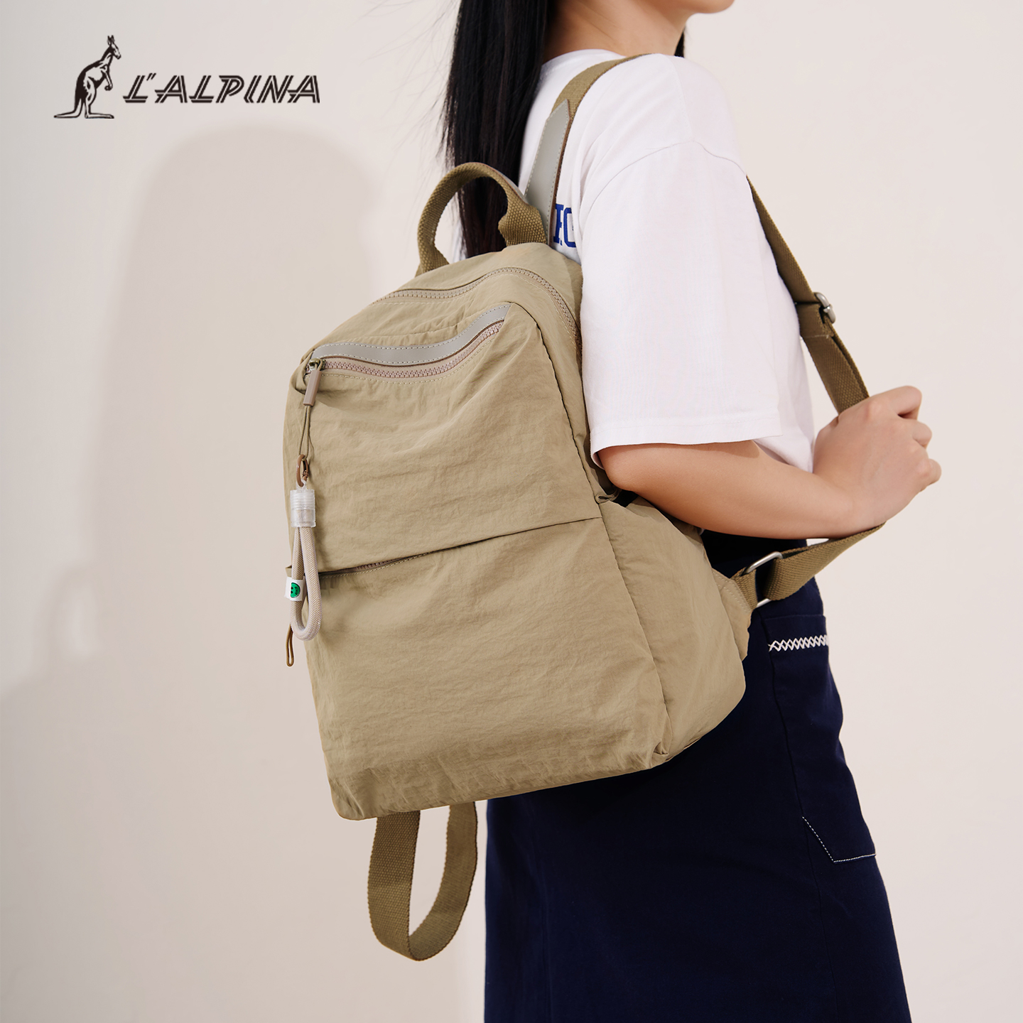 LALPINA轻便大容量尼龙双肩女包