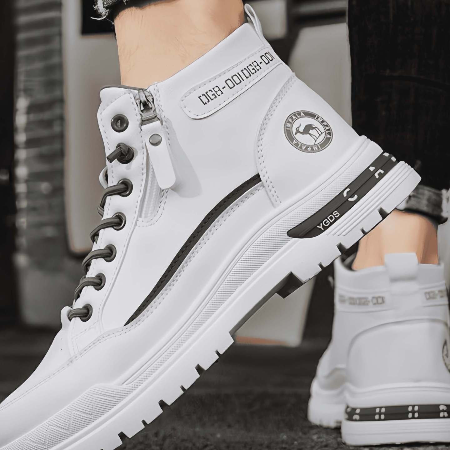 冬季高帮男鞋软底防滑运动小白皮面平板鞋男款潮流休闲工装马丁靴