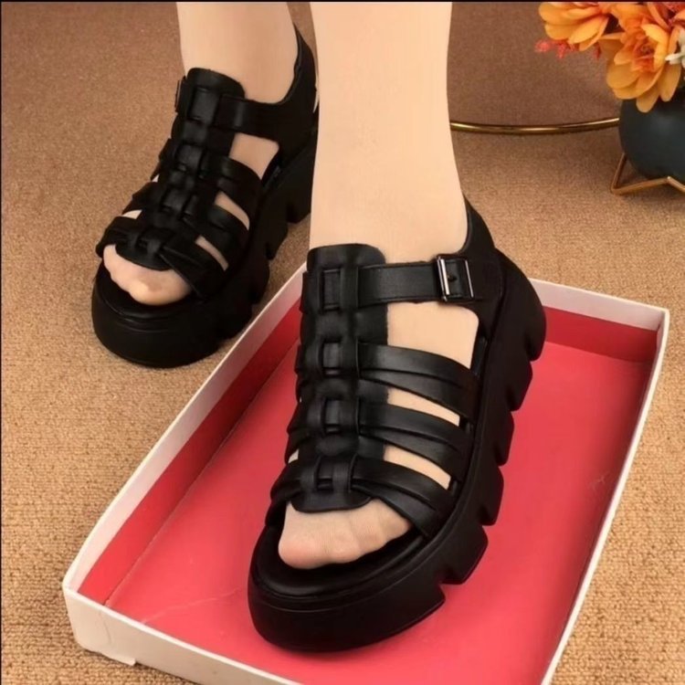 罗马皮面凉鞋女2025夏季新款妈妈鞋厚底软底百搭镂空松糕鞋女鞋