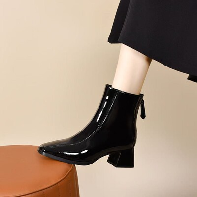 法式气质高跟短靴女2025年秋冬季新款漆皮面粗跟百搭后拉链马丁靴
