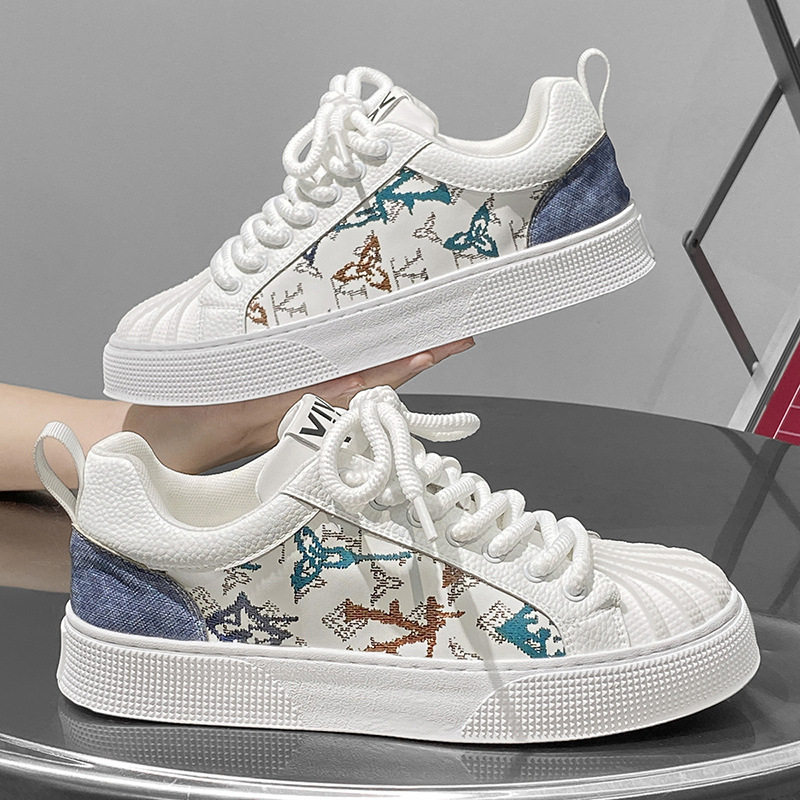 2026男士低帮滑板鞋青少年学生港风小白鞋运动休闲潮男鞋透气防滑