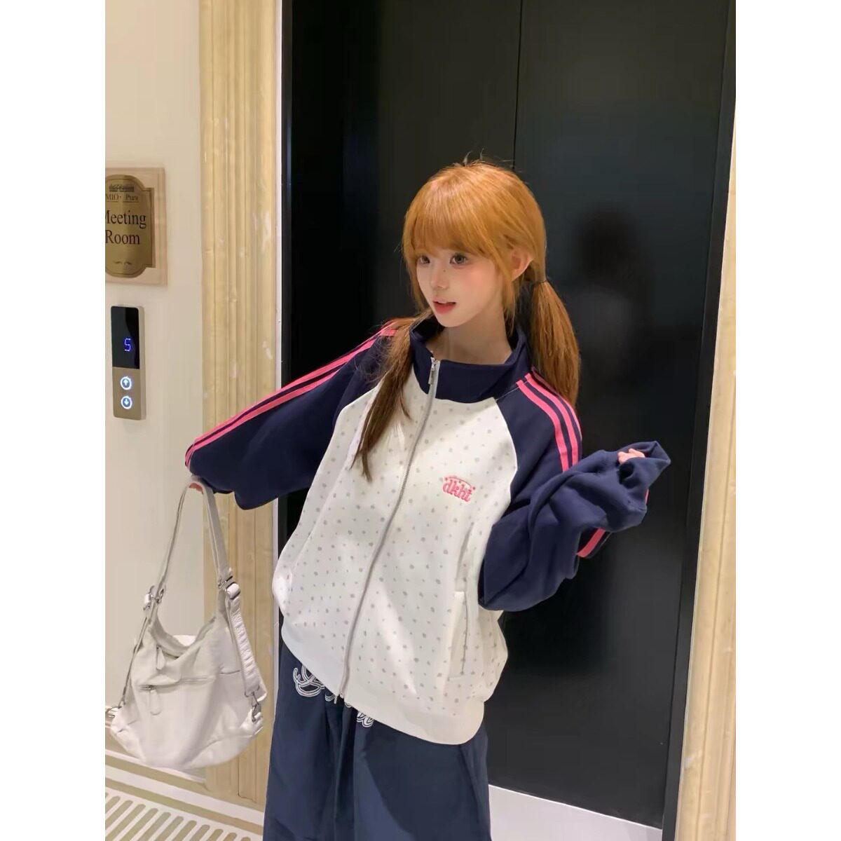 已出货薄款加绒原版做工刺绣织带华棉复合拉链卫衣女
