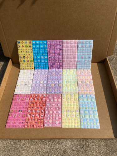 新款爆款ins可爱卡通瓷砖贴贴纸吉伊小八乌萨奇拓麻歌子夏威夷猫