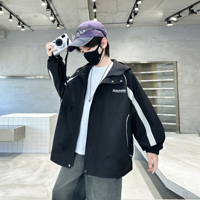 男童中大童连帽冲锋衣