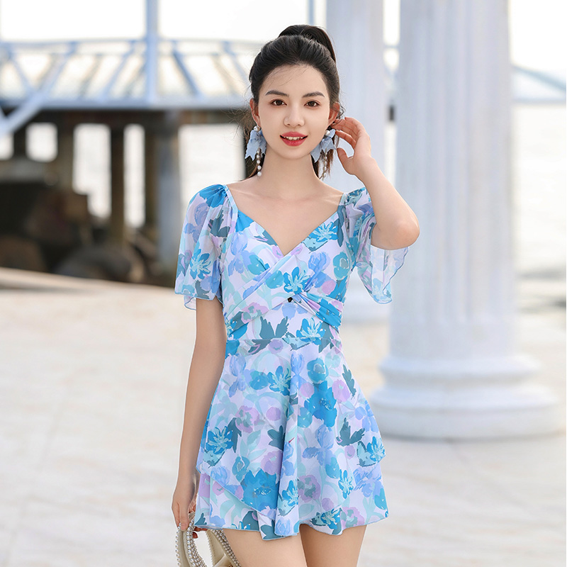 2025新款泳衣女款保守显瘦遮肚微胖MM泡温泉连体裙式高级感游泳装