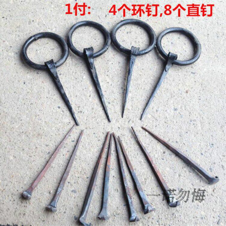 老铁匠手工锻打铁匠铺打制寿材钉棺材钉整套寿环铁环铁钉老式门环