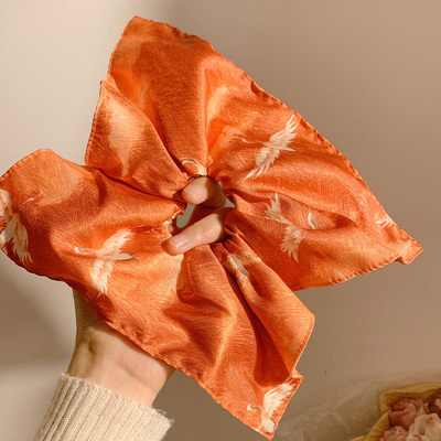 落霞孤鹜~新中式橘色缎面方巾