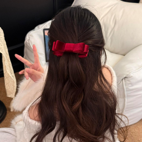 红色丝绒蝴蝶结香蕉夹女高级感