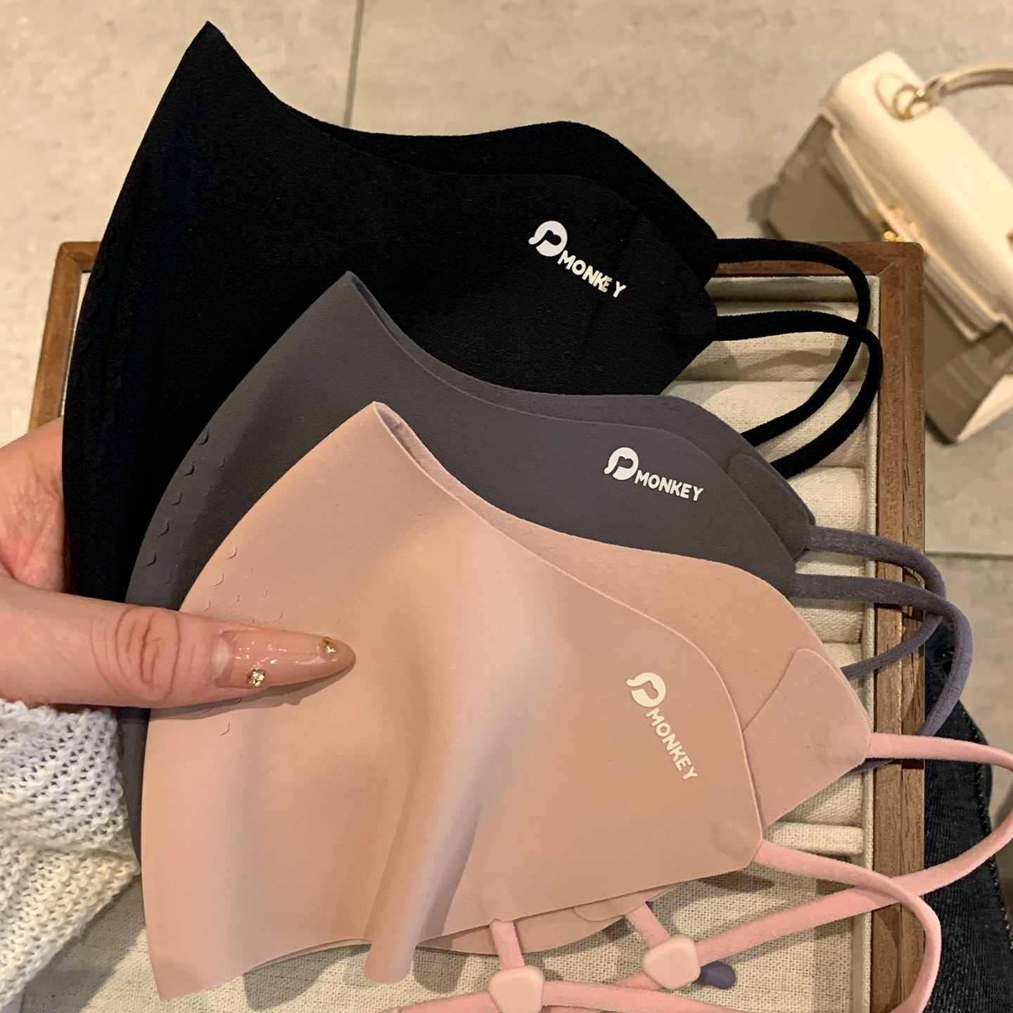 高颜值粉色立体无痕口罩