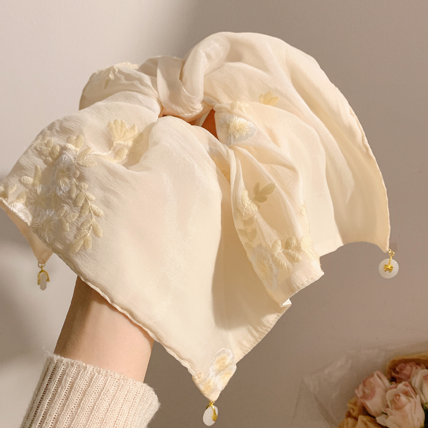 重工刺绣~新中式米色花朵方巾