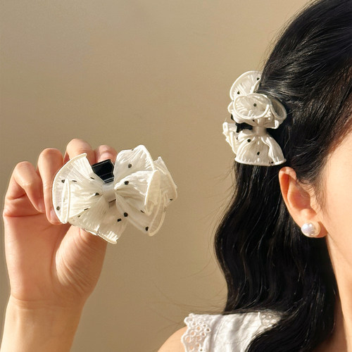 法式米色蝴蝶结波点抓夹女高级感