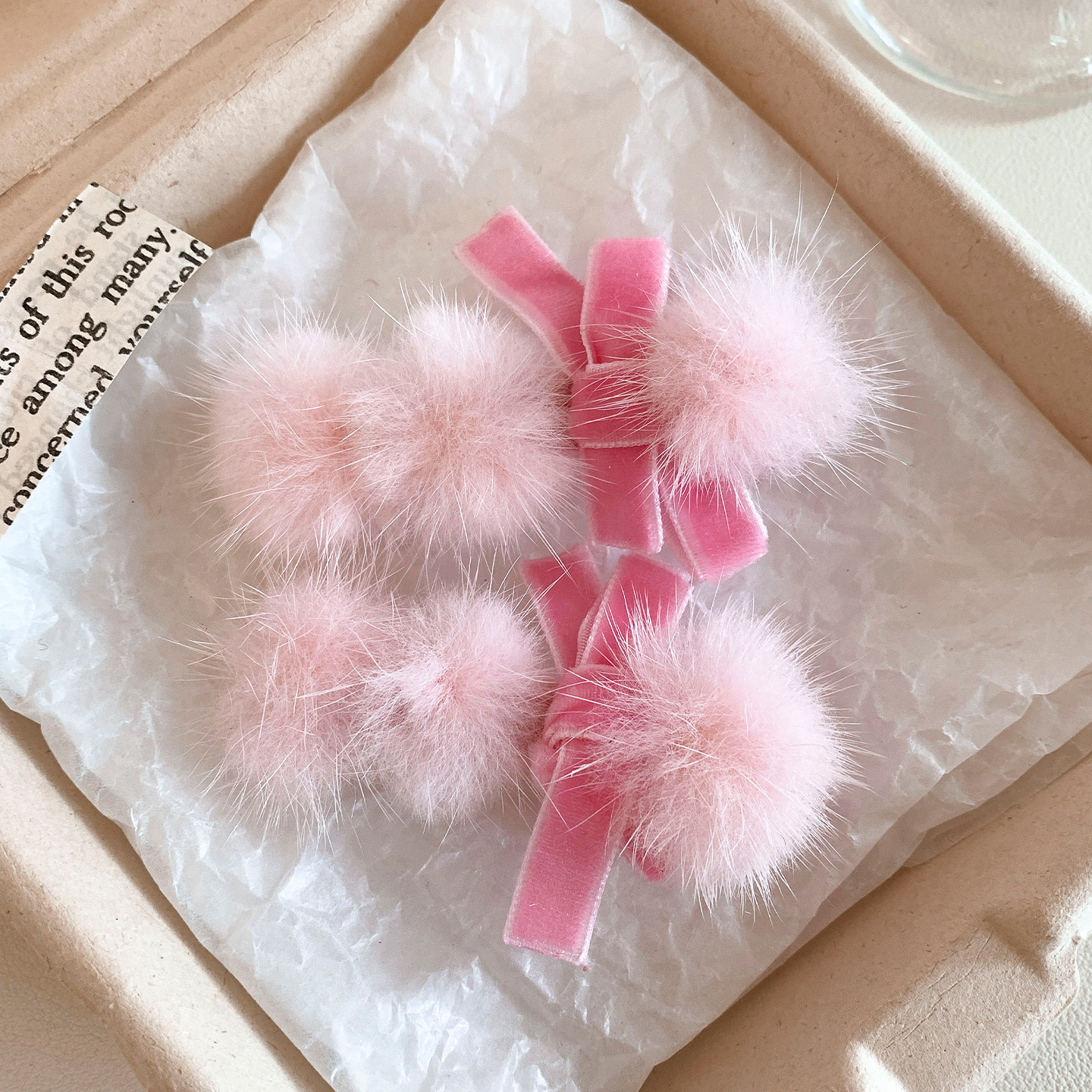 粉色毛球蝴蝶结毛绒发夹边夹