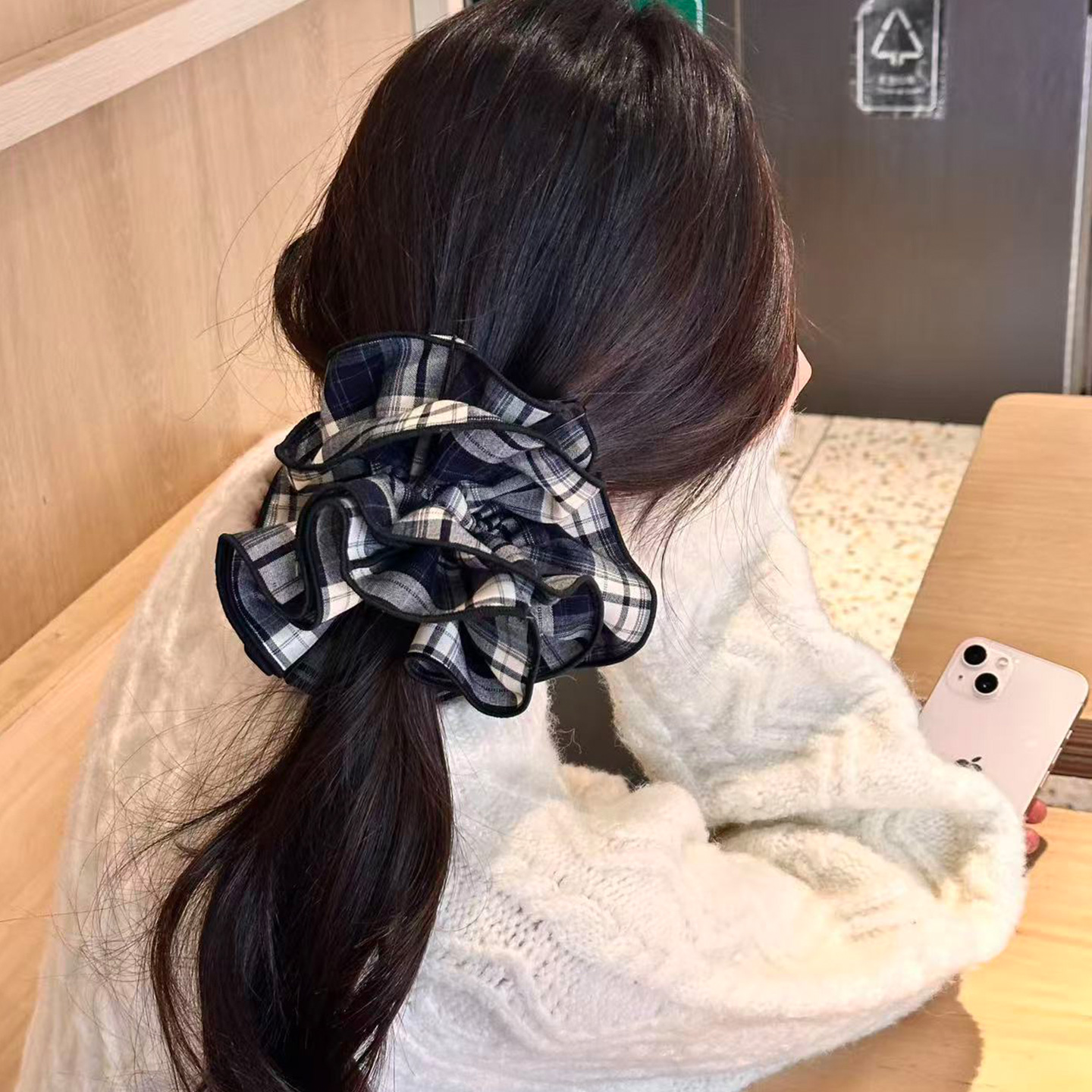 慵懒风黑色格子大肠发圈韩系