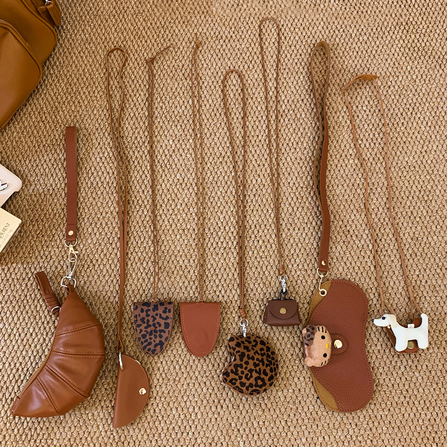 可爱Kitty猫皮质眼镜夹项链太阳墨镜包磁吸长款挂脖零钱耳机包女