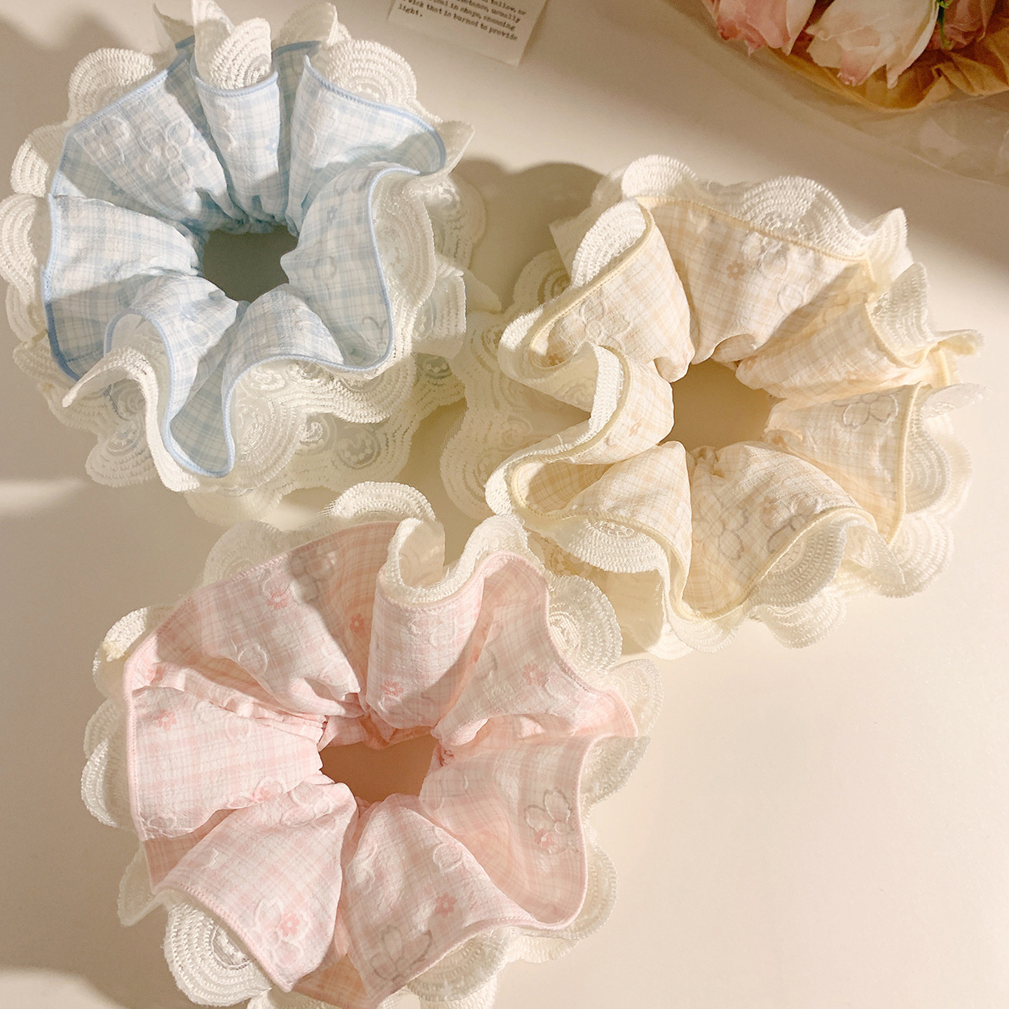 甜美多巴胺格子花朵蕾丝大肠发圈女高级感百搭头饰发绳扎头发春季