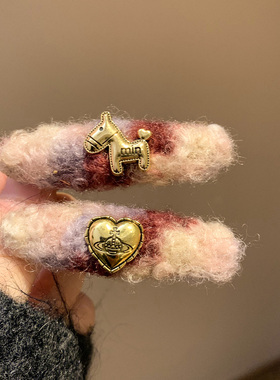 红紫色爱心小马毛绒发夹女高级感韩系本命年头饰碎发刘海侧边夹