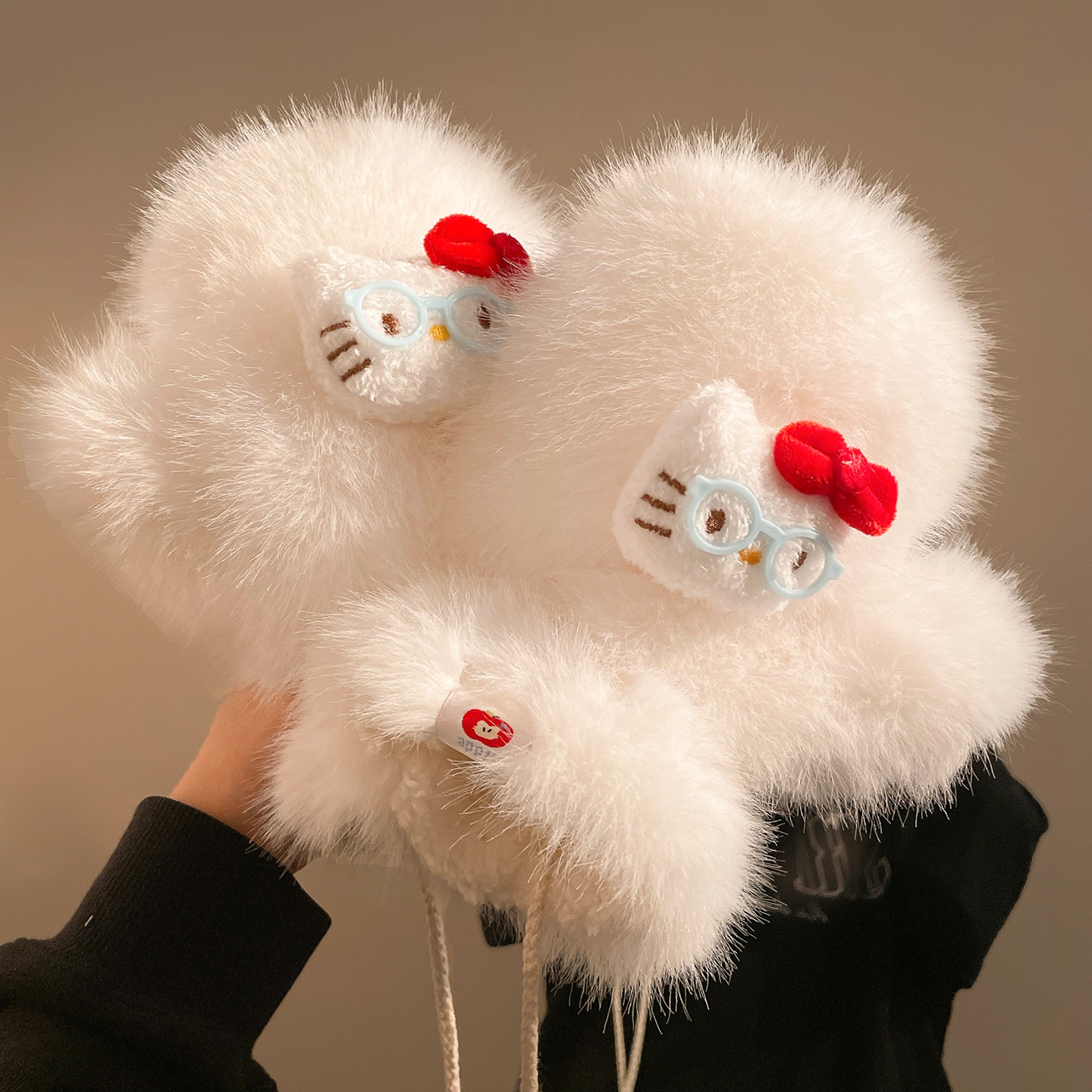 白色甜美Kitty毛绒全包加厚手套