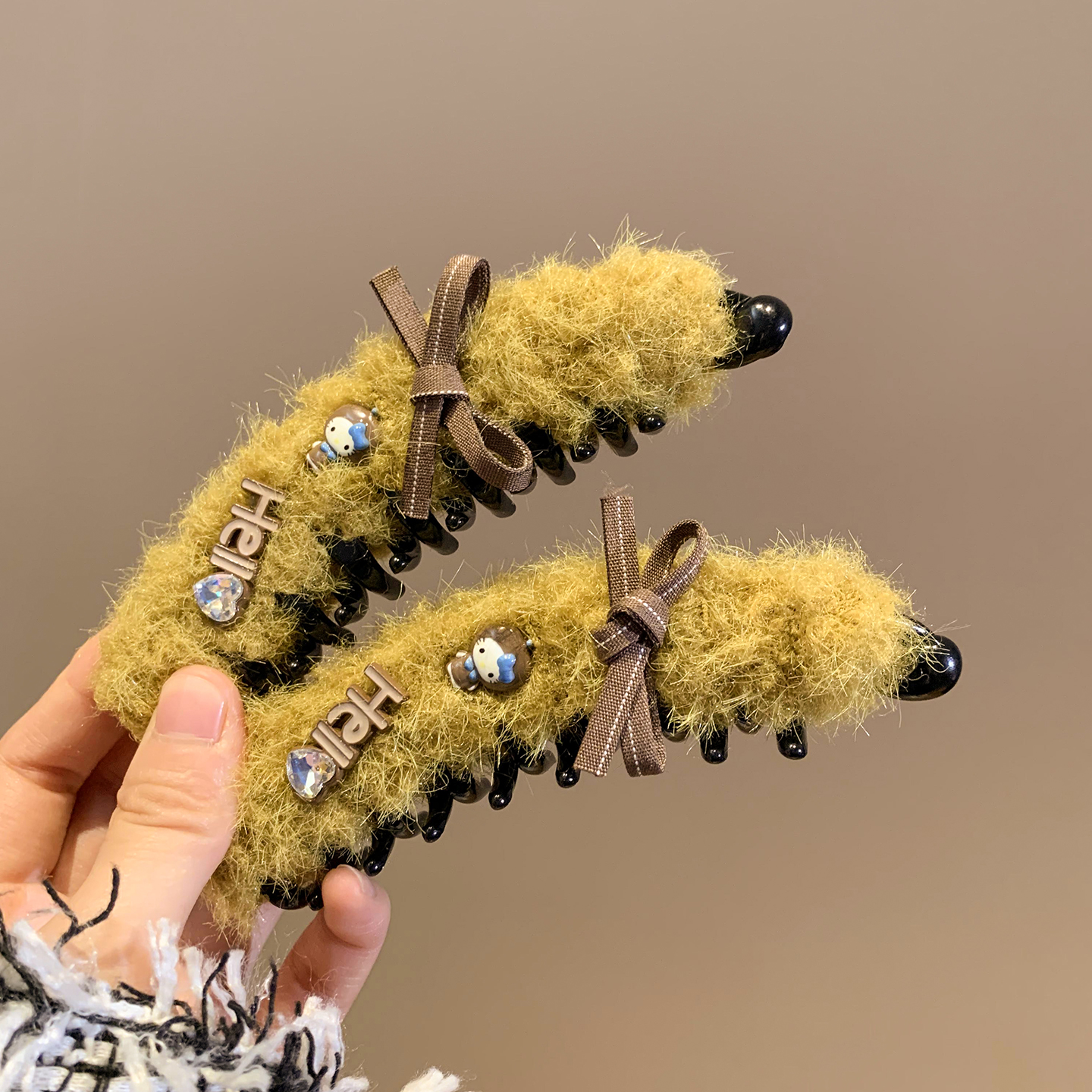 韩系绿色毛绒Kitty猫香蕉扭扭夹女高级感后脑勺发夹马尾竖夹头饰