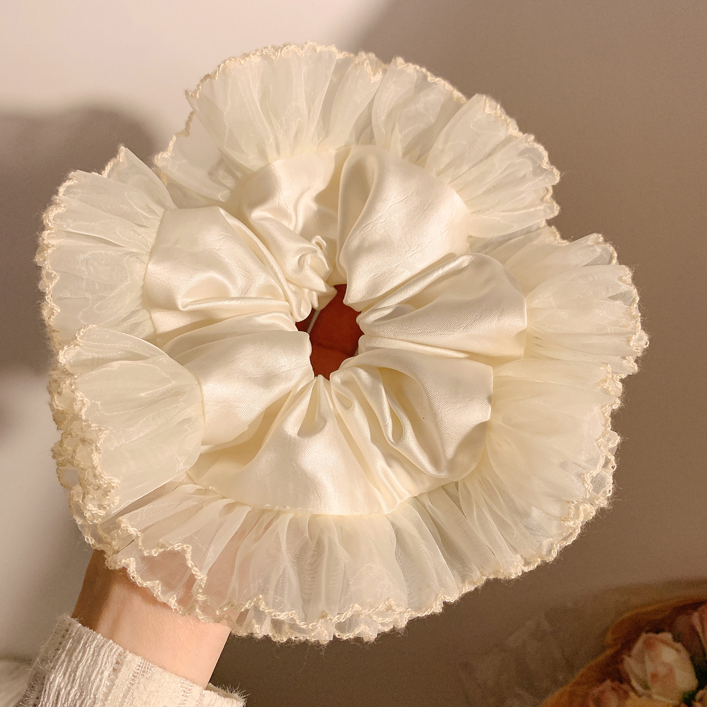 法式气质白色缎面网纱边大肠发圈女高级感温柔头饰发绳扎头发超大,饰品/流行首饰/时尚饰品新,发饰,淘宝优惠券,粉丝福利购,淘宝优惠卷