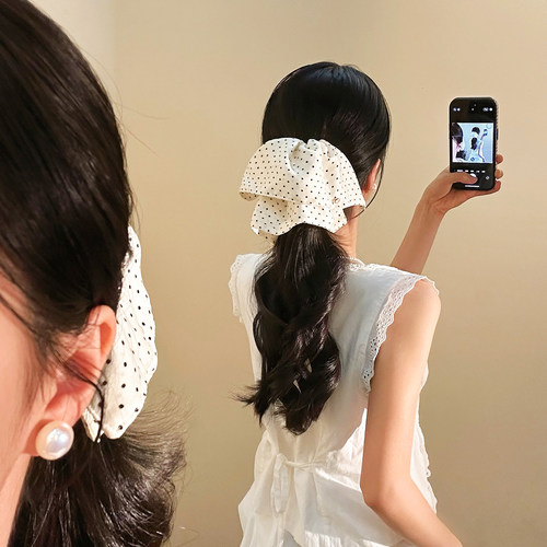 白色波点缎面马尾抓夹女后脑勺