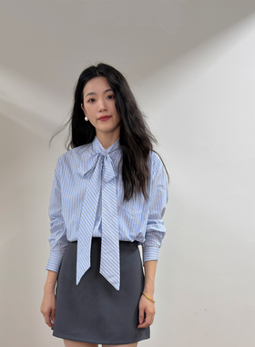 一匠设计感飘带条纹衬衫女26早春新款老钱气质蝴蝶结蓝色长袖上衣