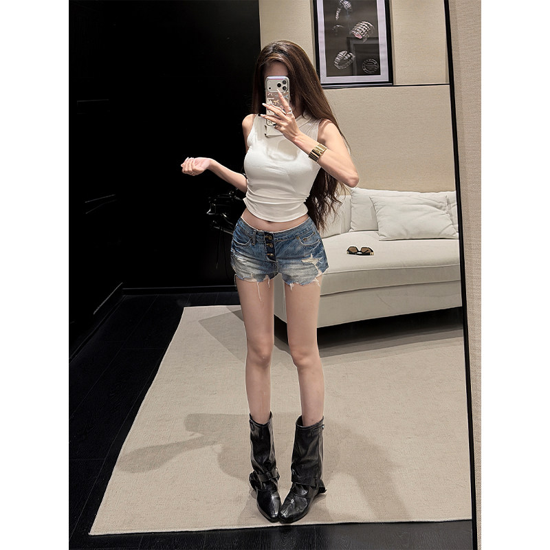 郑小亮辣妹低腰破洞牛仔短裤女2026夏季薄款修身显瘦a字包臀热裤