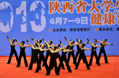 新款演出服丝绒竞技健美操大学生